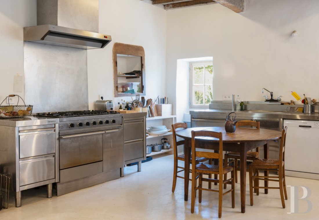 Dans le Gard, à Belvézet,  un ancien prieuré du 14e siècle au cœur du village - photo  n°5